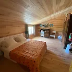 Konukevi Des Perrieres 3*