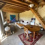 Konukevi Des Perrieres 3*